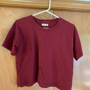 Madewell burgundy boxy cropped tee shirt. size small.
